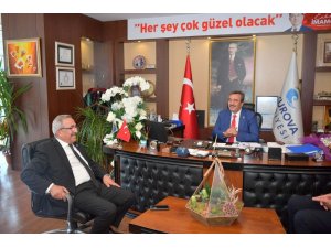 Osmaniye heyeti Başkan Çetin’i kutladı