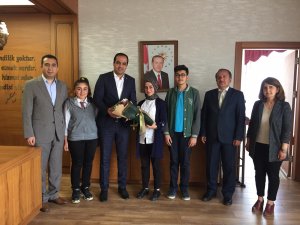 Ulaşlı gençler Kaymakam Vekili Dalak'ı ziyaret etti