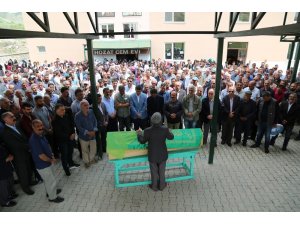 3 çocuk annesini öldürüp, cenaze törenine de katılmış