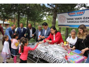 Zara'da öğrenciler fidan dikti