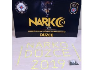 Otomobilin torpidosundan uyuşturucu hap çıktı
