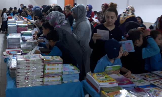 Okul'da Kitap fuarı açıldı