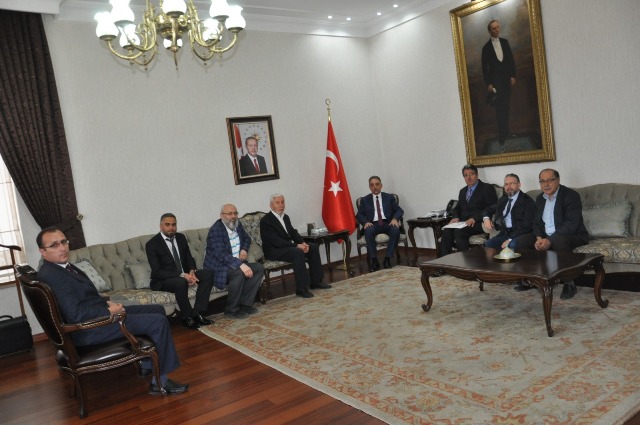 Kırtasiyecilerden Vali Toprak’a ziyaret