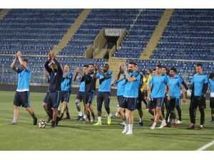 Adana Demirspor, play-off yarı final maçının antrenmanlarını tamamladı