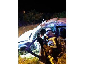 Otomobil aydınlatma direğine çarptı: 1 ölü, 3 yaralı