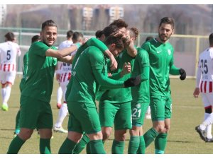 Sivas Belediyespor evinde daha başarılı