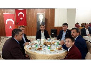 Orhaneli’de Ak Parti İlçe Teşkilatı iftar yemeğinde buluştu