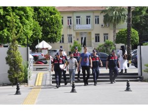 Bilgisayar kasasına uyuşturucu sakladılar