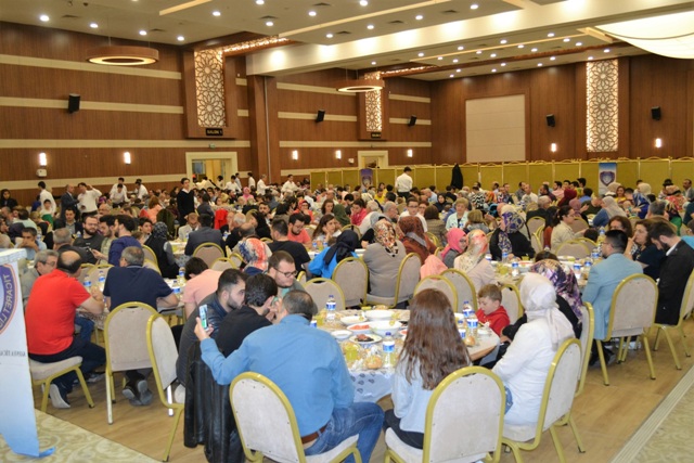 Konya Ticaret Lisesi mezunları iftarda buluştu