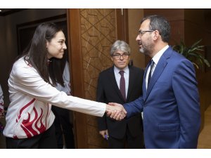 Bakan Kasapoğlu, milli tekvandocuları kabul etti