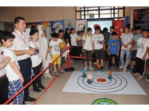 Çocukların bilim şenliğinde kodlanan robotlar sergilendi