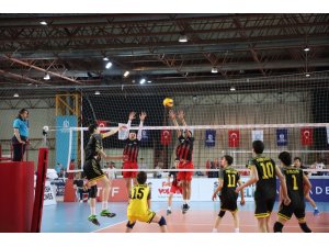 Voleybol Festivali’nde saha küçüklerin