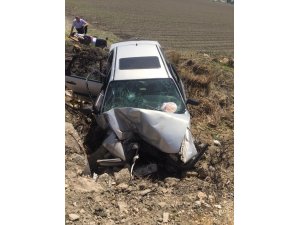 Çocuğun kullandığı otomobil şarampole yuvarlandı: 1 ölü, 2 yaralı