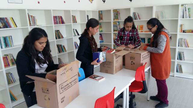 Kardeş okuldan kitap bağışı