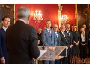 Avusturya’da geçici hükümet göreve başladı