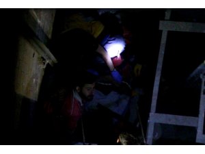 Asansör boşluğuna düşen işçi için seferber oldular