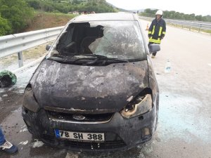 Seyir halindeki araç alev alev yandı