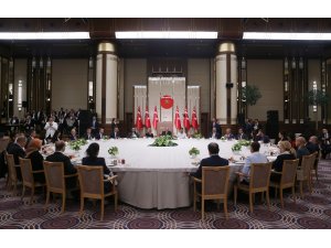 Erdoğan eğitim çalışanlarıyla iftar yaptı