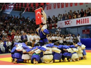 100. yılda tüm Türkiye’de sporun bayramı