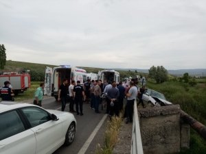 Kontrolden çıkan otomobil şarampole uçtu: 3 yaralı