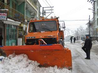 Hadim'de kar temizleme çalışmaları
