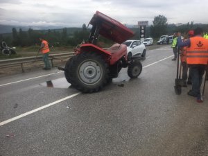 Traktör ile kamyon çarpıştı: 2 Yaralı