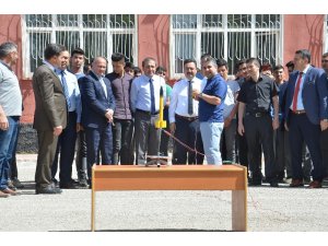 Meslek lisesi öğrencileri 400 metre menzilli roket yaptı