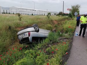Beypazarı'nda otomobil şarampole devrildi: 4 yaralı