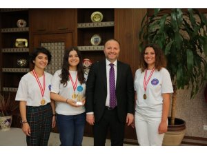 Şampiyon okçulardan Rektör Ünal’a ziyaret