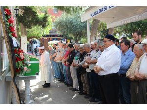 İzmir’de oğlu tarafından boğulan kadın Kuşadası’nda toprağa verildi