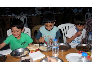 Hatay'da bin kişi iftar sofrasında buluştu