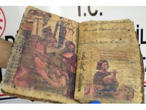 Diyarbakır’da 1400 yıllık dini kitap ele geçirildi