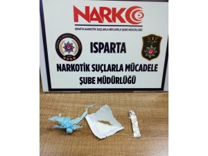 Isparta’da polisin durdurduğu otomobilden eroin çıktı