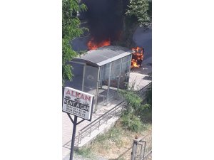 Hatay’da ticari taksi alev alev yandı
