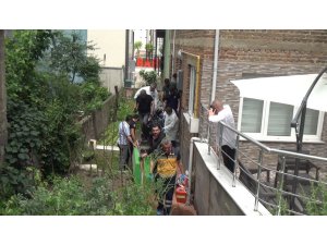 Psikolojik sorunlu evlat annesini doğradı