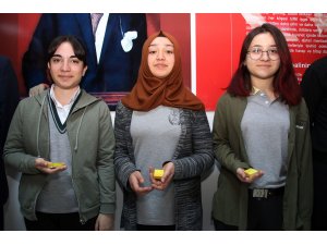 Bilgi yarışması birincisi öğrenciler ödüllendirildi