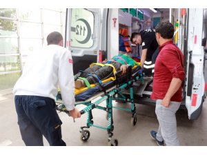 İki otomobil kafa kafaya çarpıştı: 8 yaralı