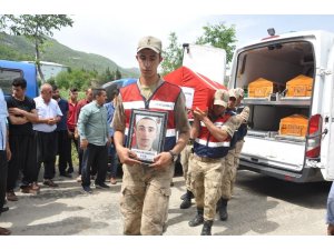 Ölü bulunan asker toprağa verildi
