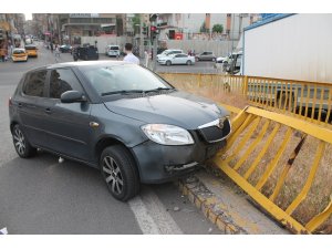 Kontrolden çıkan otomobil korkuluklara çarptı: 1 yaralı