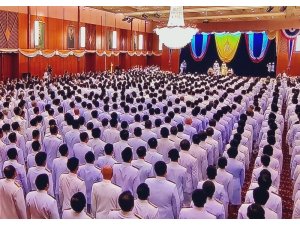 Tayland Kralı darbeden sonra kurulan ilk parlamentoyu açtı