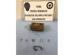 İzmir’de altın varaklı bin 500 yıllık İbranice kitap ele geçirildi