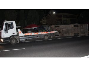 İzmir’de işçi servisi devrildi: 7 yaralı