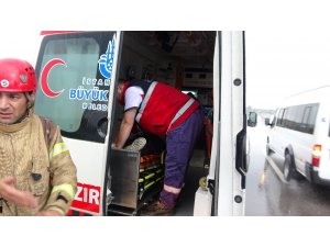 Virajı alamayan kamyon devrildi: 2 yaralı