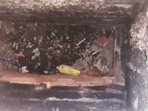Baca deliğine düşen yavru kediyi itfaiye kurtardı