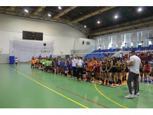 Marmaris’te “Mini Voleybol Şenliği” yapıldı