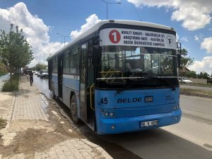 Yolun karşısına geçmek isterken canından oldu