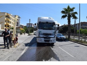 İzmir’de tır ile kamyon çarpıştı: 1 yaralı