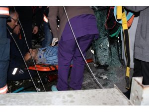 Akaryakıt tankeri ile arı kovanı yüklü kamyonet çarpıştı: 1 ölü, 5 yaralı