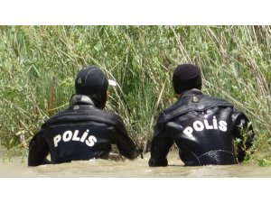 Suya düşen genci arama çalışmaları devam ediyor