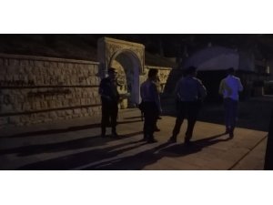 İhbar edilen şüpheli gençler incelendi